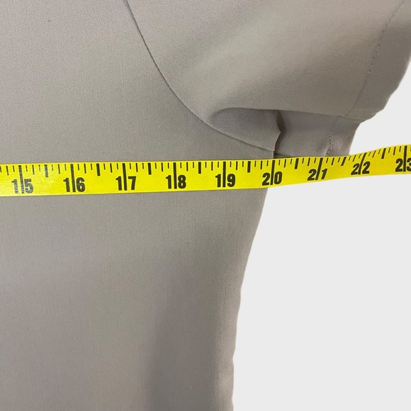 Figs Technical Collection Casma Three-Pocket Scrub Top Women's Small Tan V-Neck - Picture 9 of 10